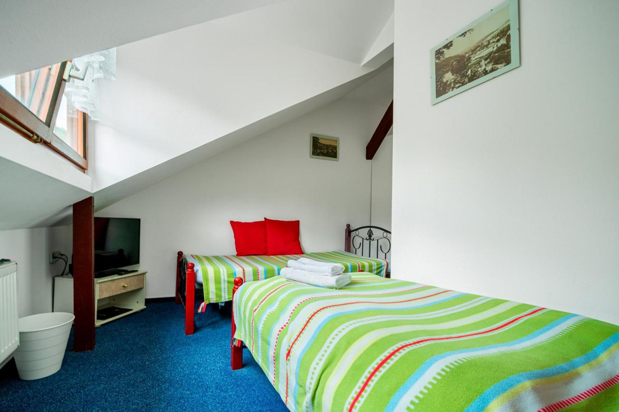 Hotel Ostende Chocerady Exterior photo